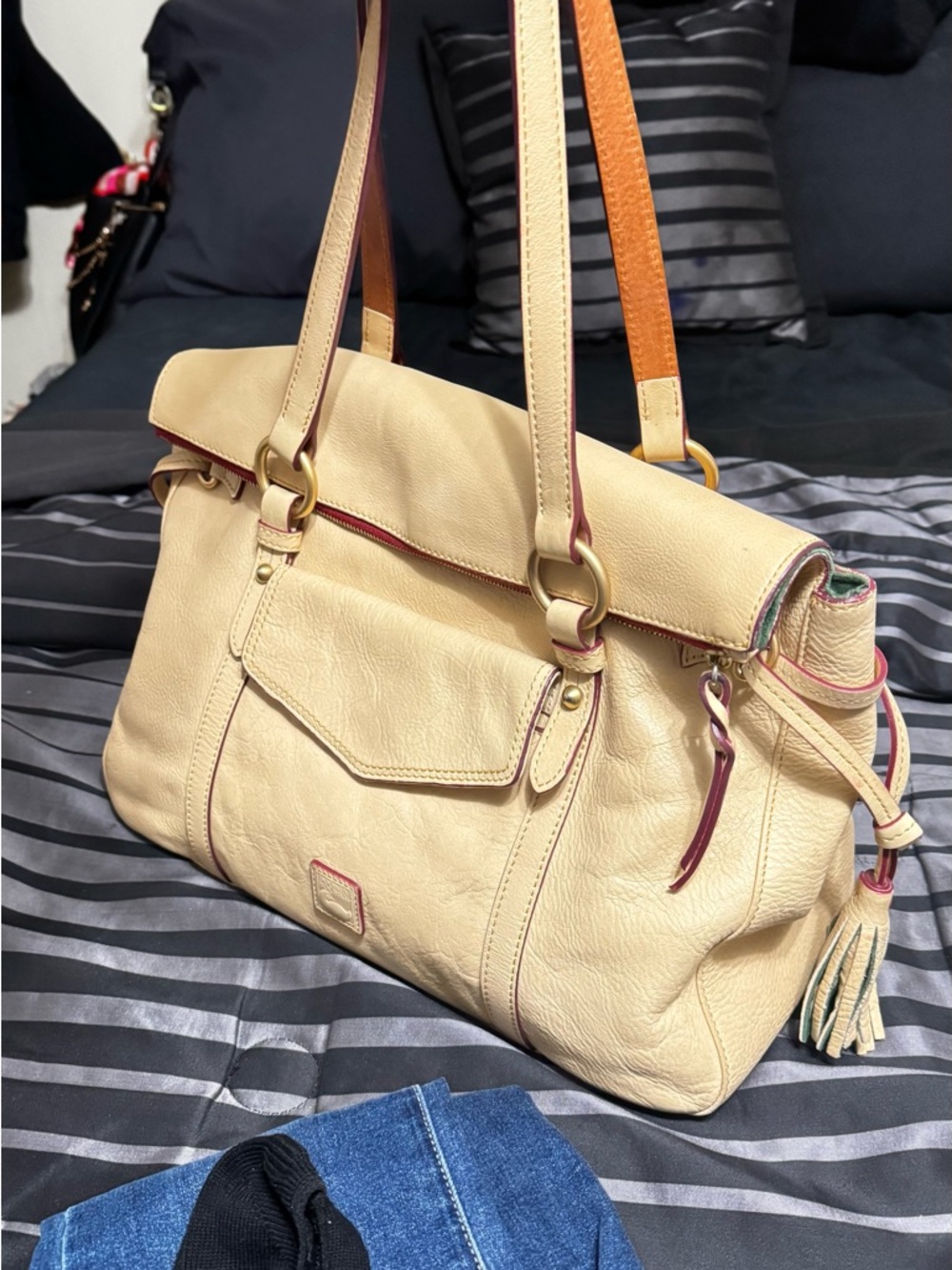 Dooney & Bourke Cream Leather Shoulder Bag with Brown Straps - Picture 2 of 7
